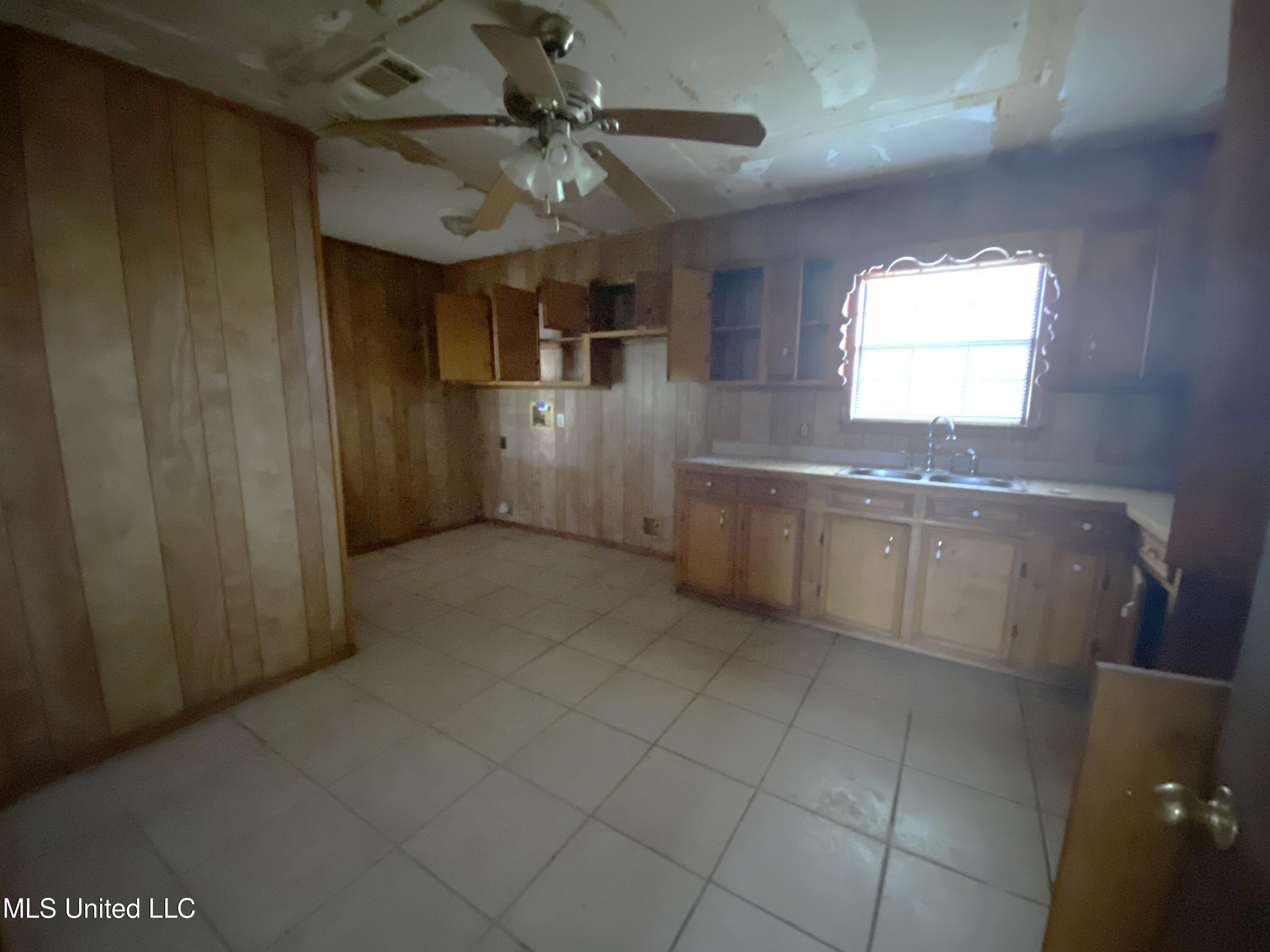 4933 Travelers Rest Lorman, MS 39096 - Photo 6 of 22 travelers rest kitchen 4 new