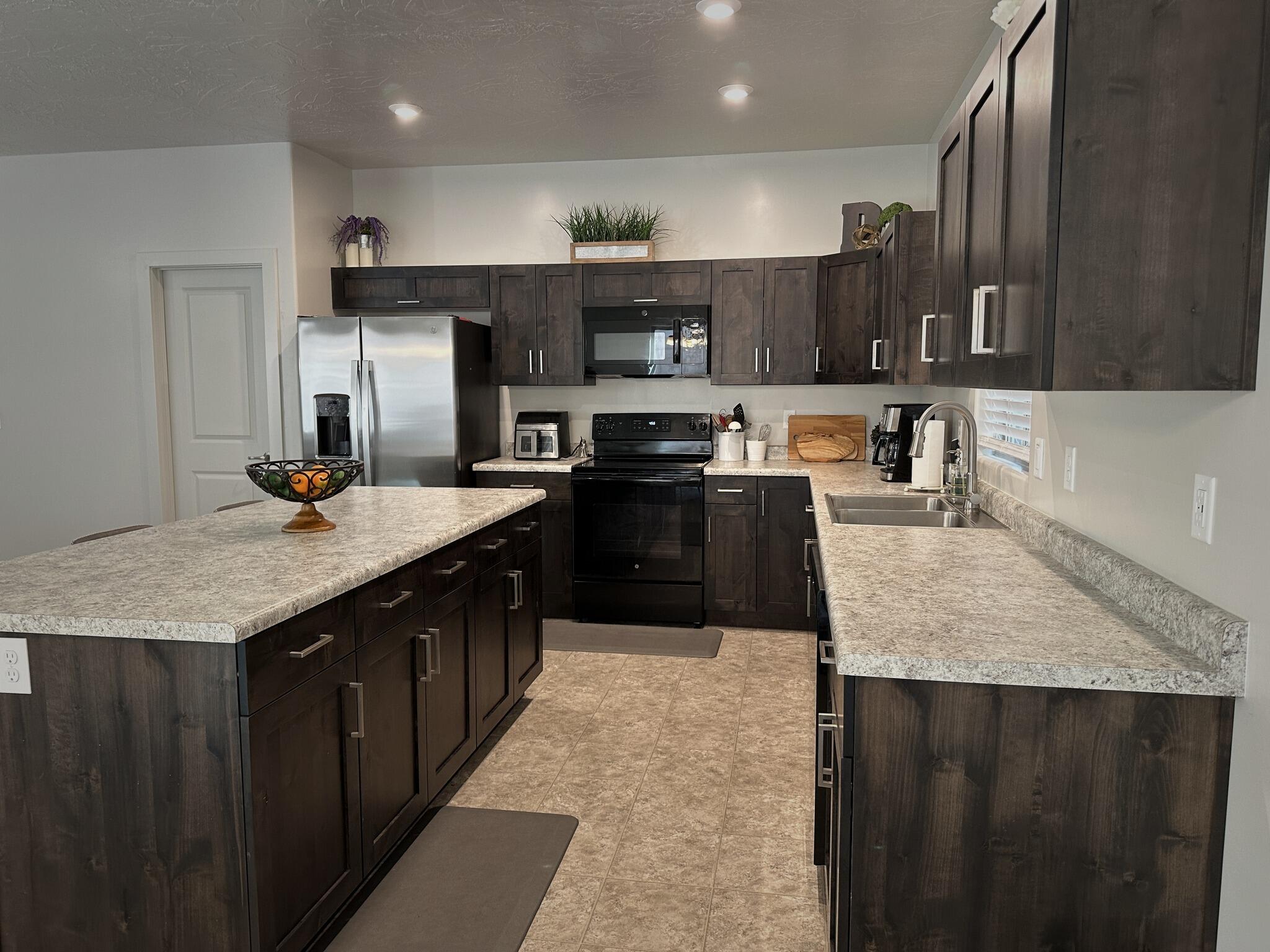 528 Riverbed Drive Washington, UT 84780 - Photo 8 of 26 Kitchen_looking_toward_stove_vignette