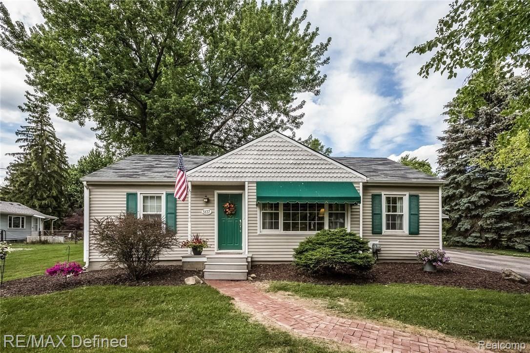 3137 Hickory Lawn Road Rochester, MI 48307 - Photo 1 of 49 001-Front_View-4376111-medium.jpg