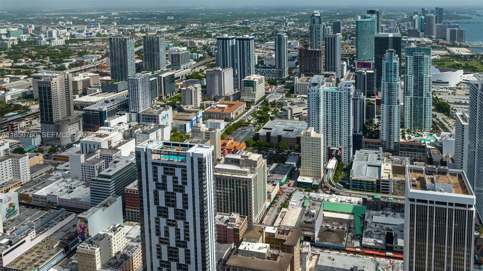 151 Southeast 1st Street, Unit 401 Miami, FL 33131 - Photo 29 of 33