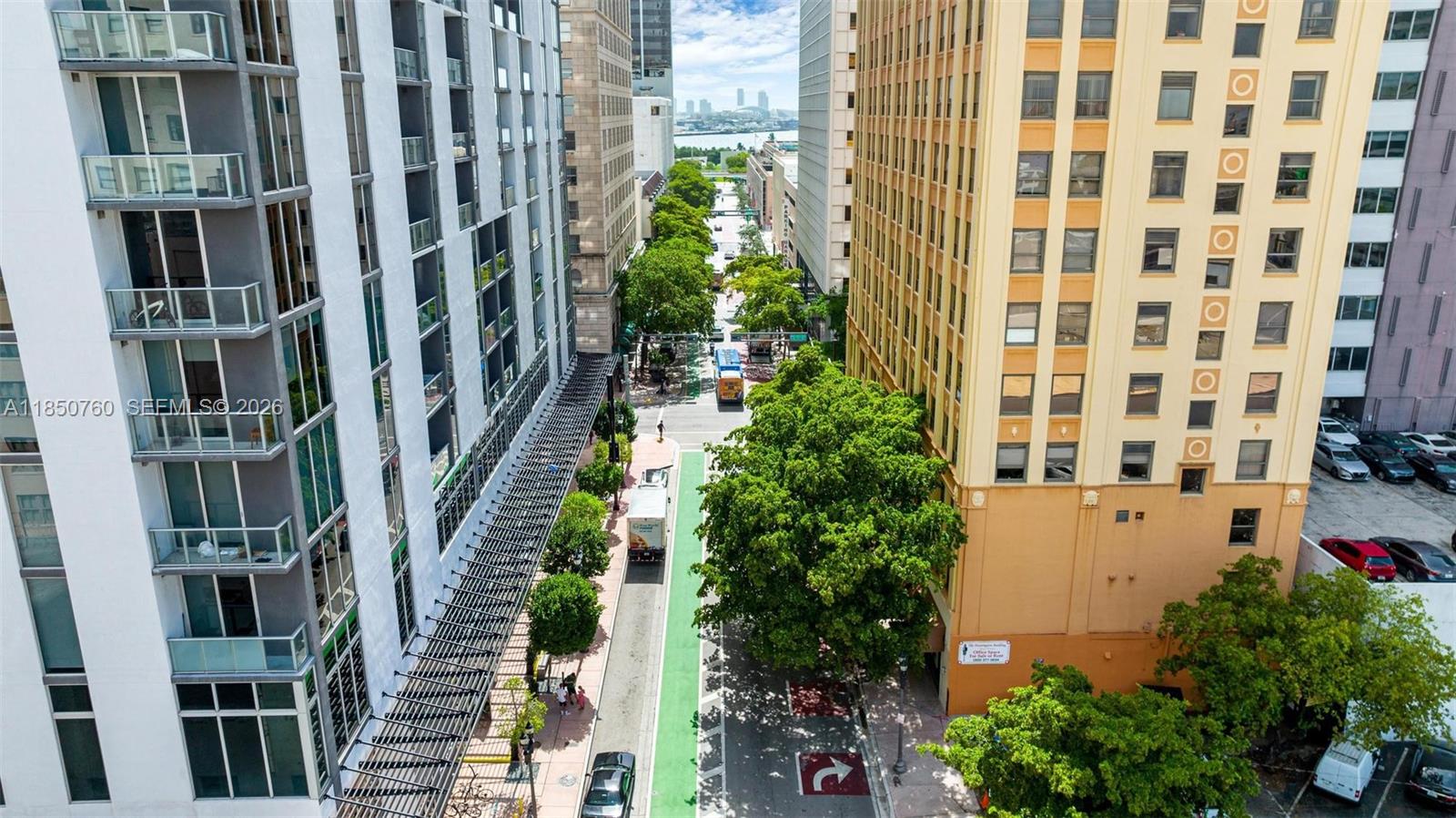 151 Southeast 1st Street, Unit 401 Miami, FL 33131 - Photo 31 of 33