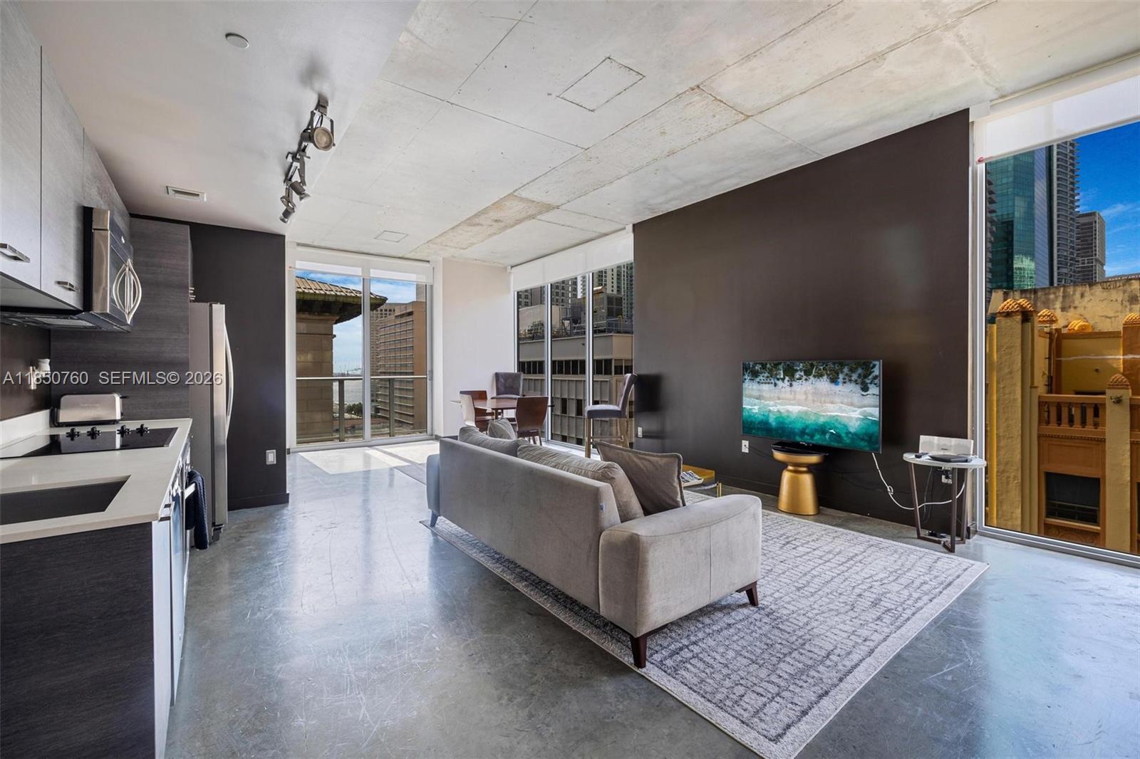 151 Southeast 1st Street, Unit 401 Miami, FL 33131 - Photo 4 of 33