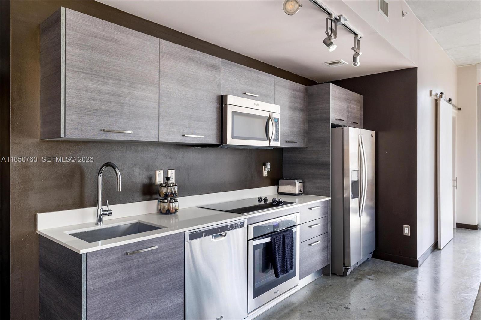 151 Southeast 1st Street, Unit 401 Miami, FL 33131 - Photo 6 of 33