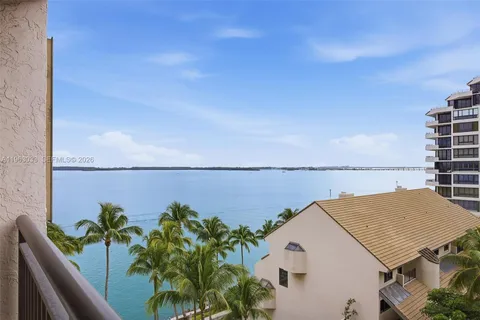 $595,000 | 540 Brickell Key Drive, Unit 823, Miami, FL 33131