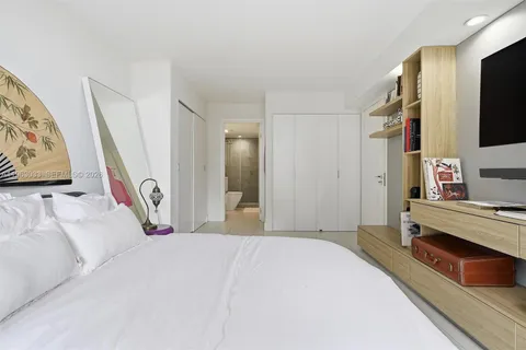 $595,000 | 540 Brickell Key Drive, Unit 823, Miami, FL 33131