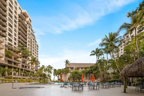 $595,000 | 540 Brickell Key Drive, Unit 823, Miami, FL 33131