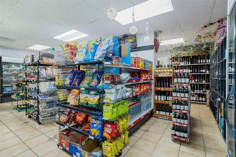 $595,000 | 540 Brickell Key Drive, Unit 823, Miami, FL 33131