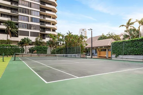 $595,000 | 540 Brickell Key Drive, Unit 823, Miami, FL 33131
