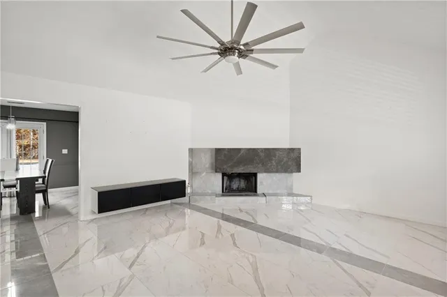 en empty room with ceiling fan and window