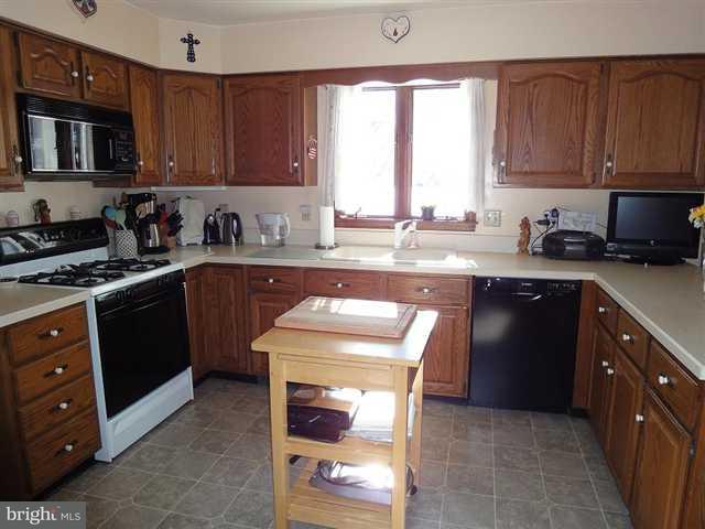 1026 Armstrong Road Carlisle, PA 17013 - Photo 9 of 19 Gallery Image 9