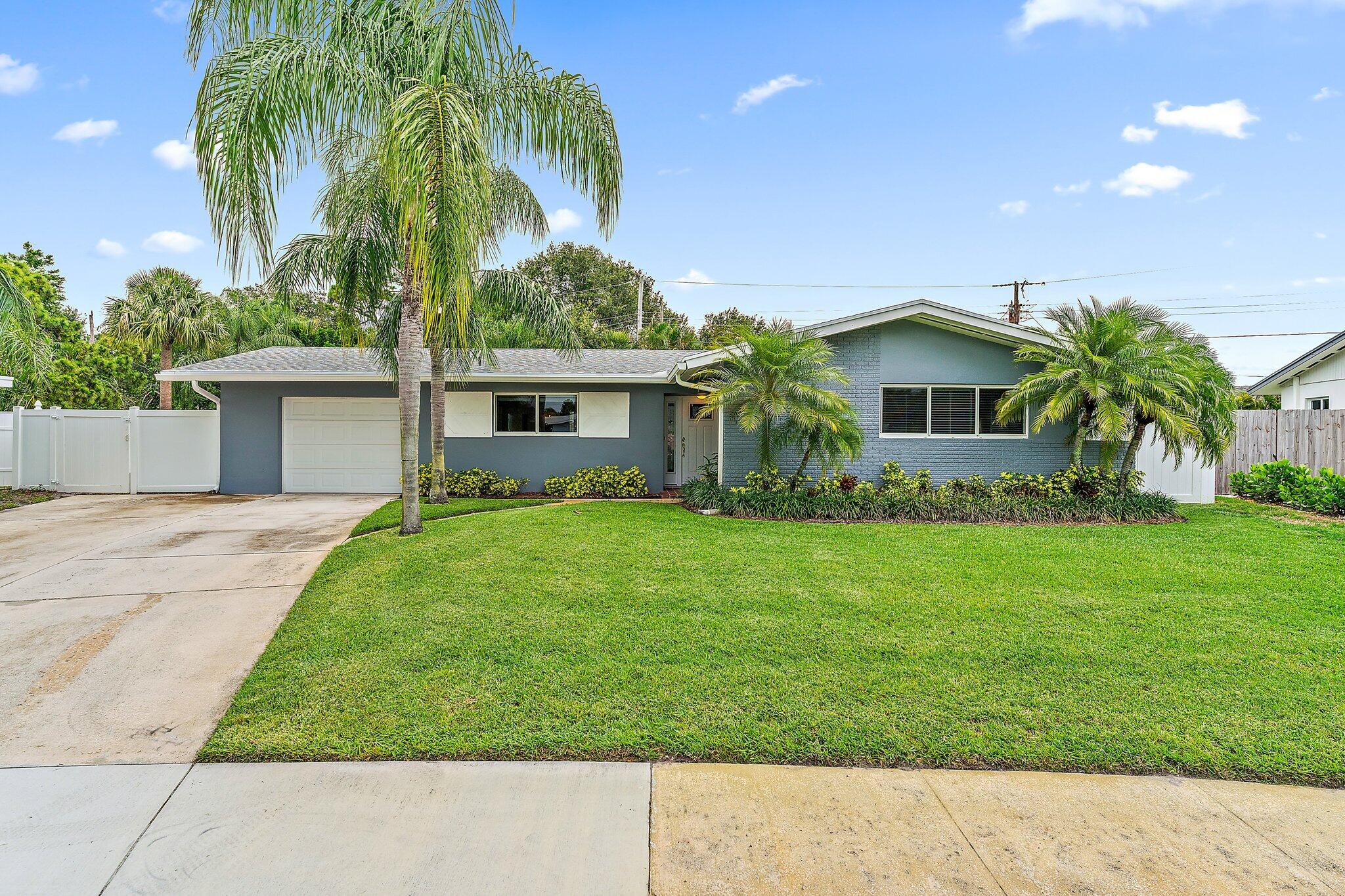 28 Ridgewood Circle Tequesta, FL 33469 - Photo 1 of 43 022-28RidgewoodCir-Jupiter-FL-SMALL