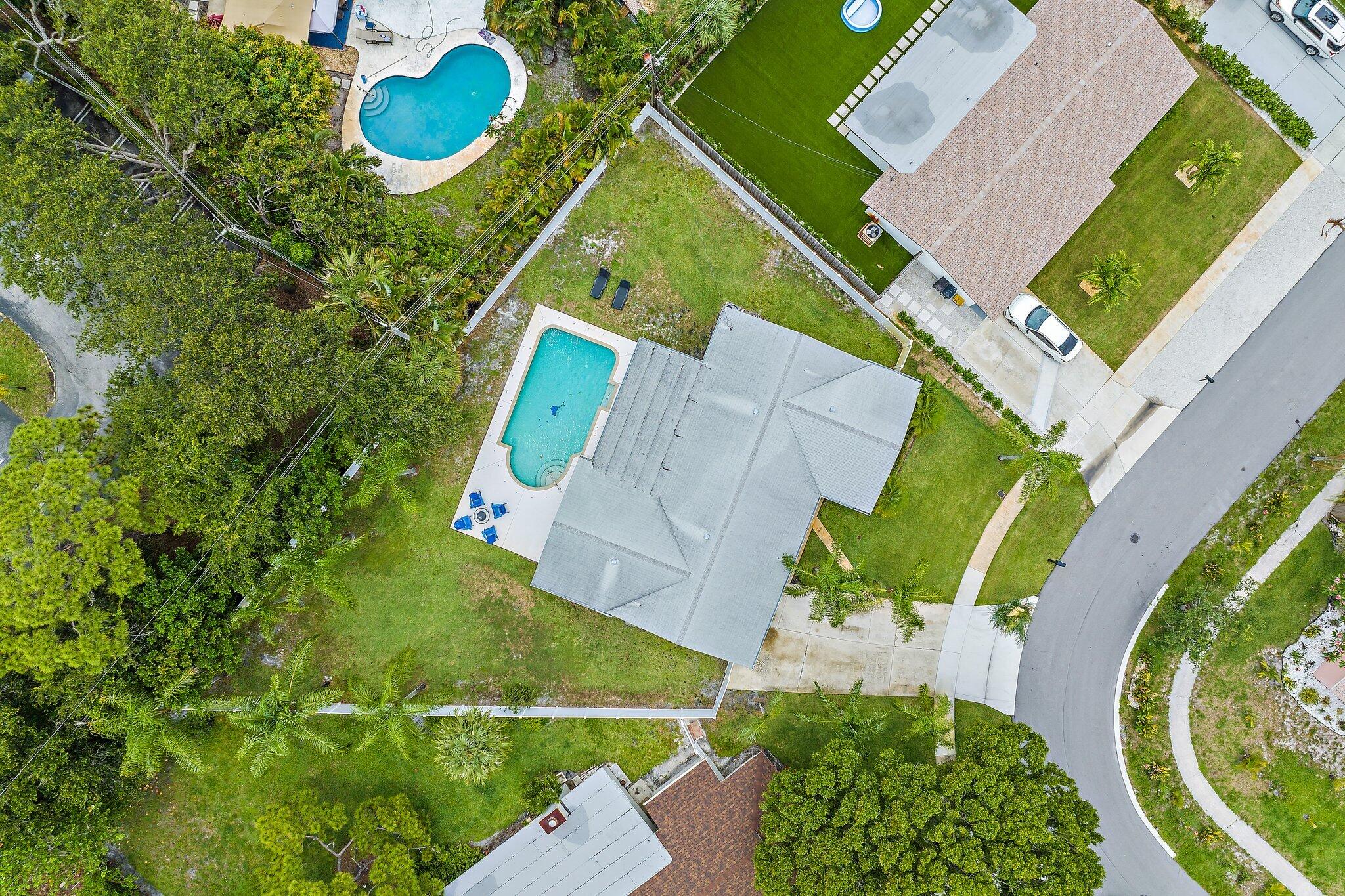 28 Ridgewood Circle Tequesta, FL 33469 - Photo 2 of 43 009-28RidgewoodCir-Jupiter-FL-SMALL