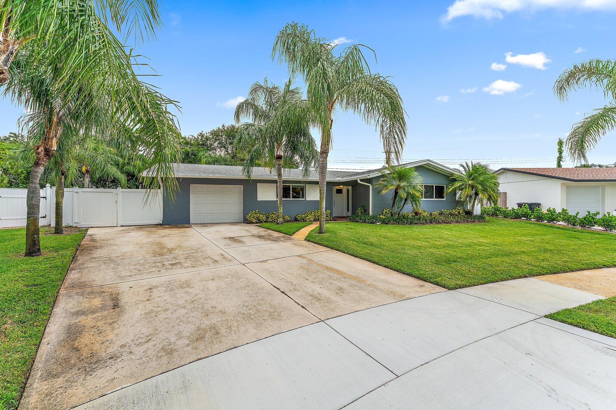 28 Ridgewood Circle Tequesta, FL 33469 - Photo 3 of 43 021-28RidgewoodCir-Jupiter-FL-SMALL