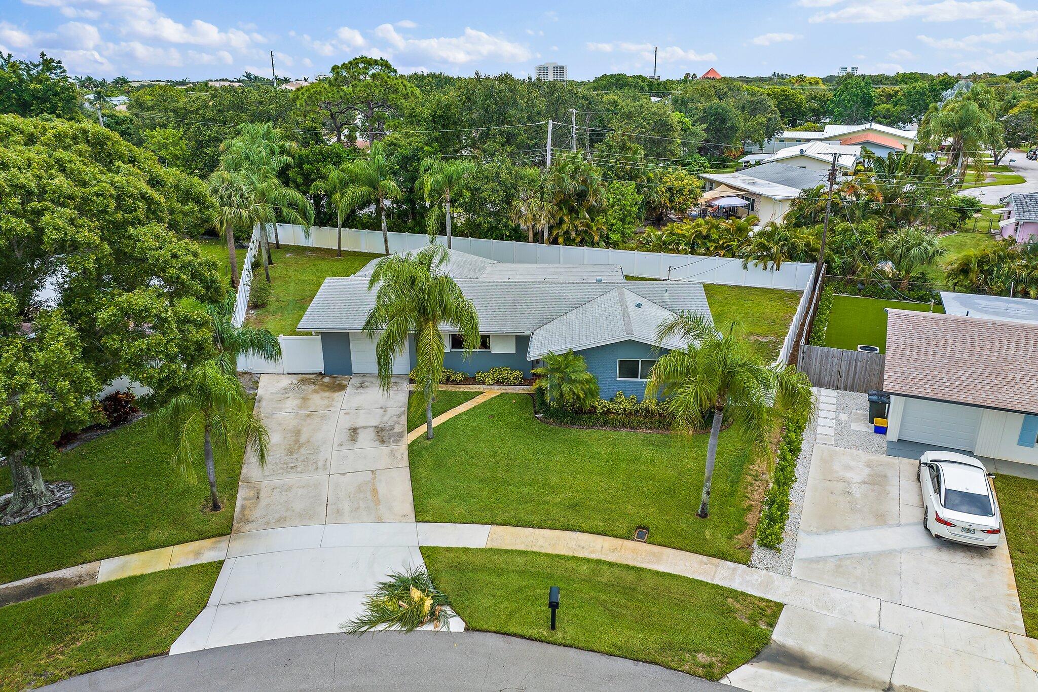 28 Ridgewood Circle Tequesta, FL 33469 - Photo 39 of 43 001-28RidgewoodCir-Jupiter-FL-SMALL