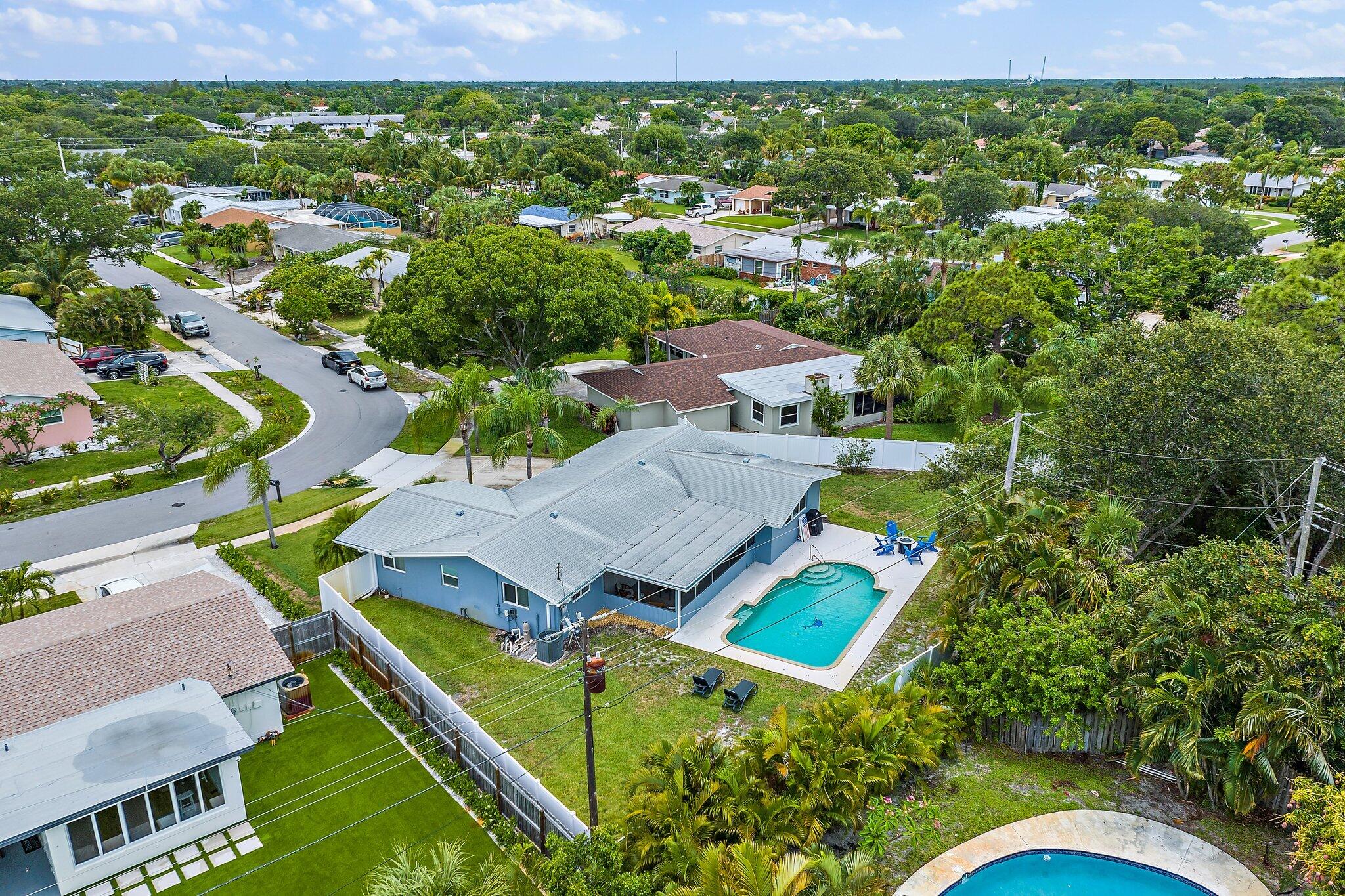 28 Ridgewood Circle Tequesta, FL 33469 - Photo 41 of 43 004-28RidgewoodCir-Jupiter-FL-SMALL