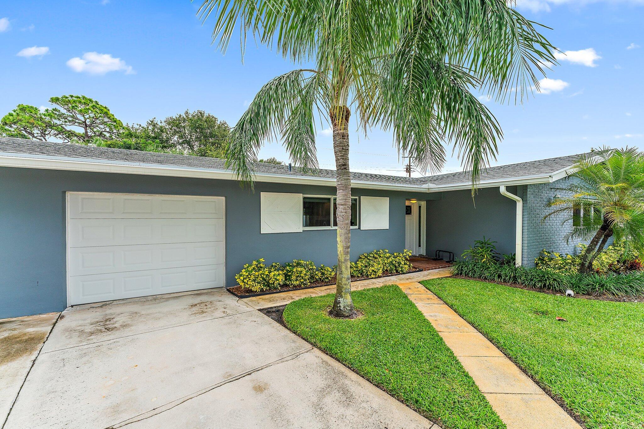 28 Ridgewood Circle Tequesta, FL 33469 - Photo 5 of 43 024-28RidgewoodCir-Jupiter-FL-SMALL