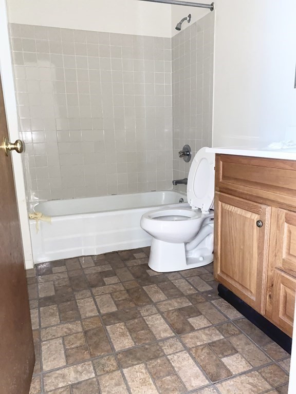 146 Gresham Street Springfield, MA 01119 - Photo 5 of 12