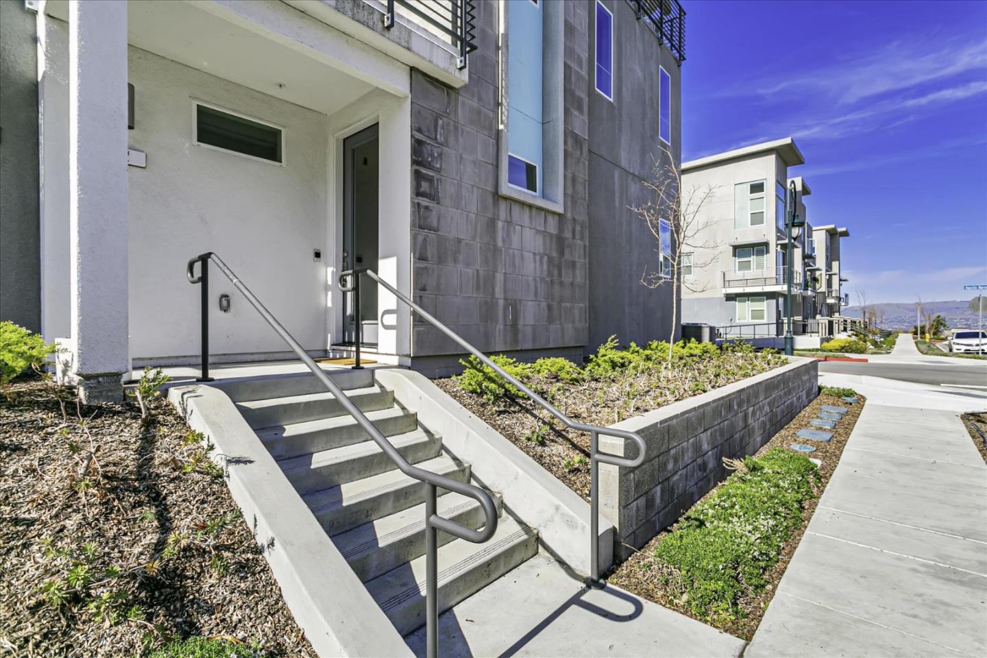 202 Agustin Narvaez Street, Unit 2 San Jose, CA 95136 - Photo 3 of 32