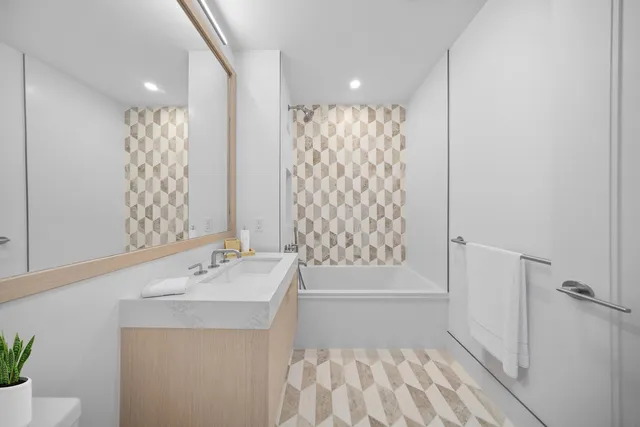 $1,299,000 | 29-18 41st Avenue, Unit 2D | Long Island City