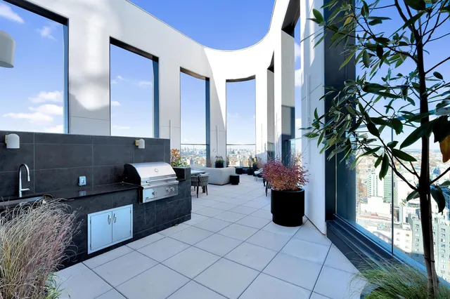 $1,299,000 | 29-18 41st Avenue, Unit 2D | Long Island City