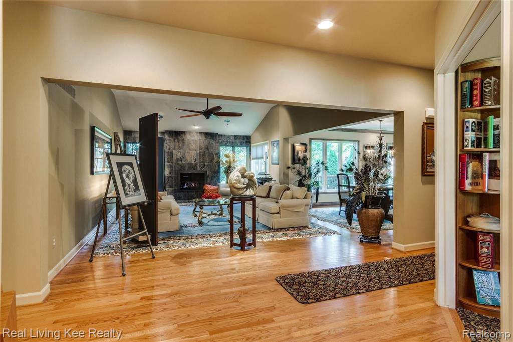 936 Pine Trail Drive Rochester Hills, MI 48307 - Photo 17 of 37