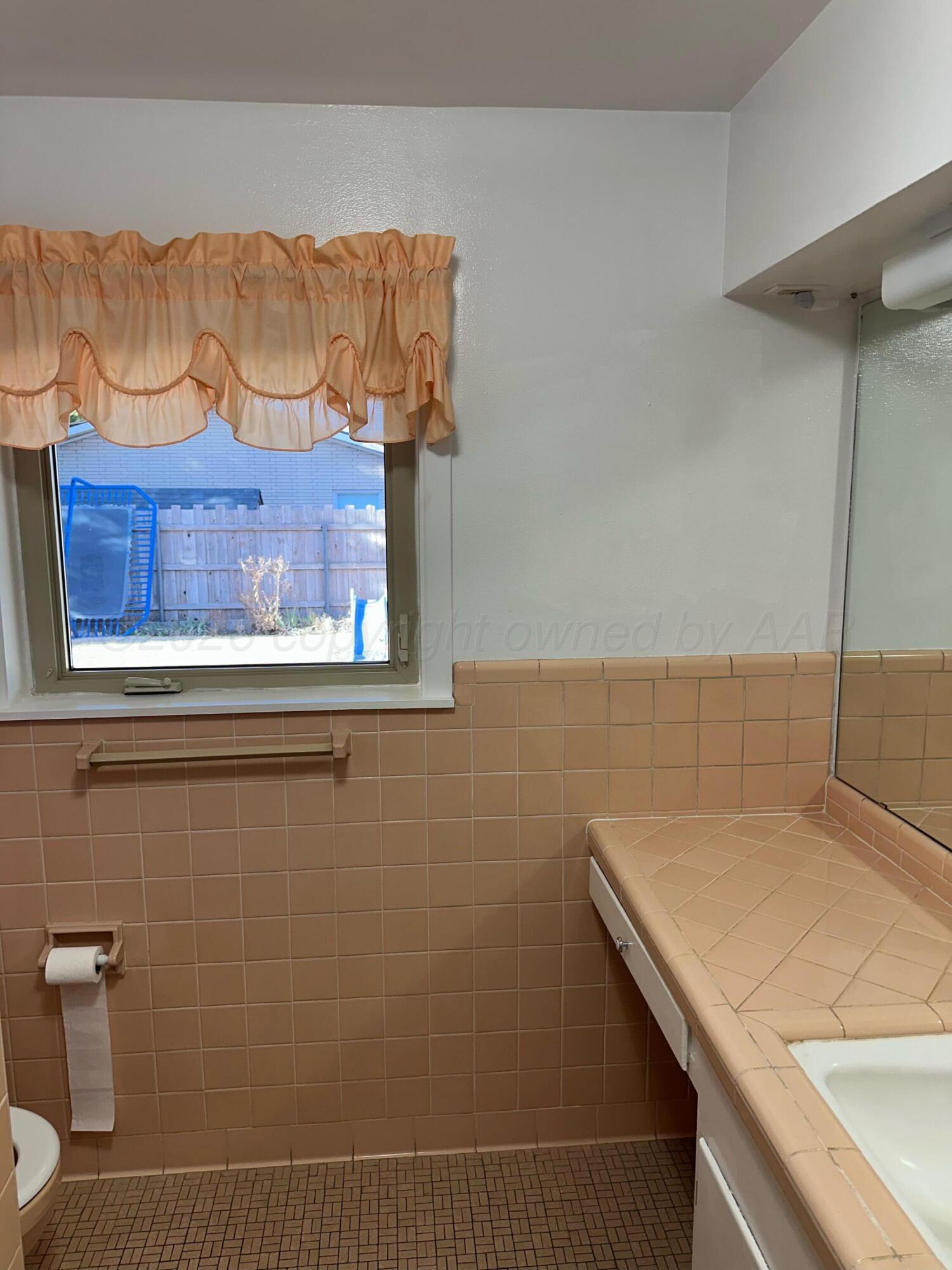 303 Tansy Street Borger, TX 79007 - Photo 12 of 27 IMG_3395