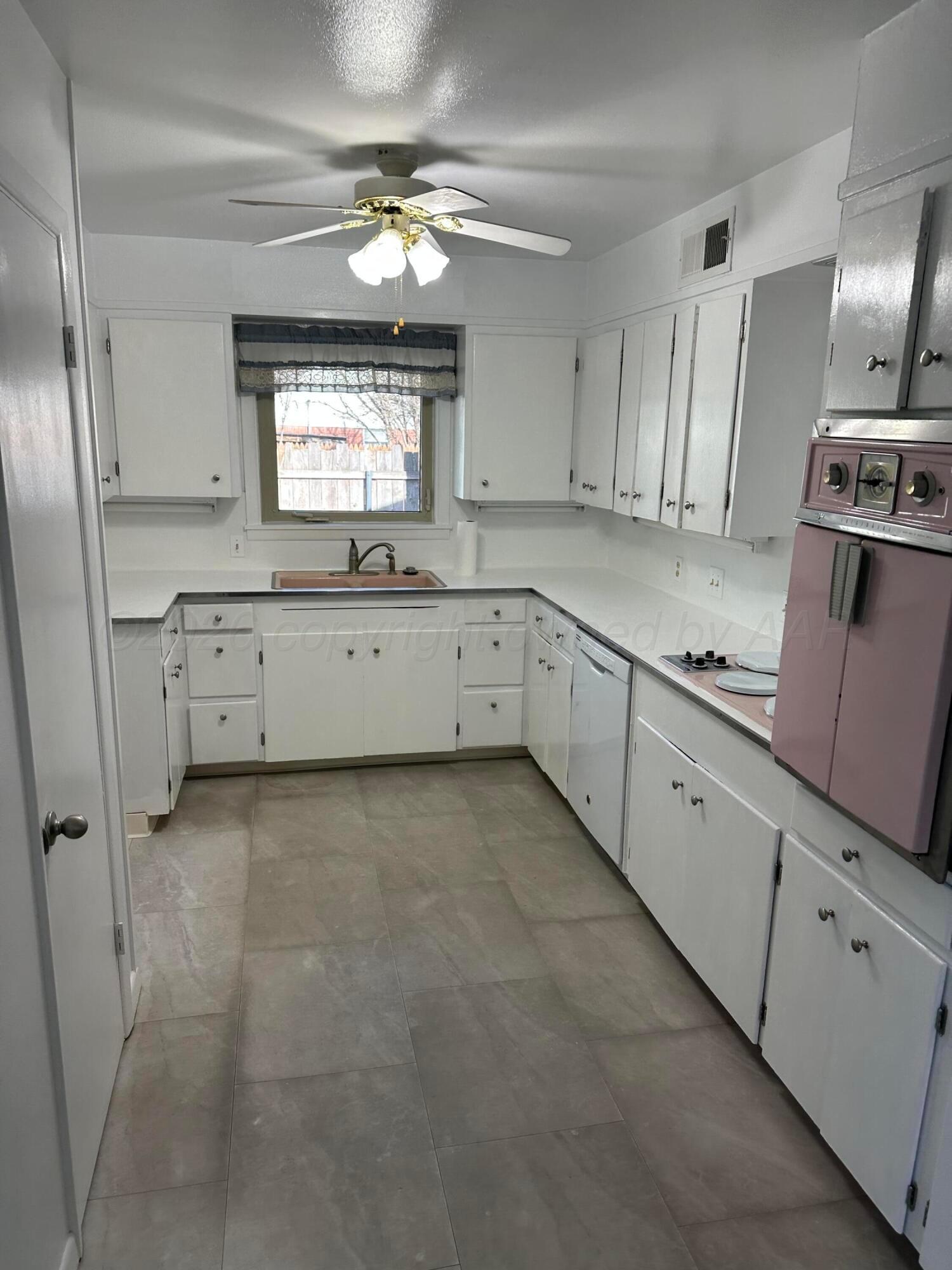 303 Tansy Street Borger, TX 79007 - Photo 16 of 27 IMG_3402