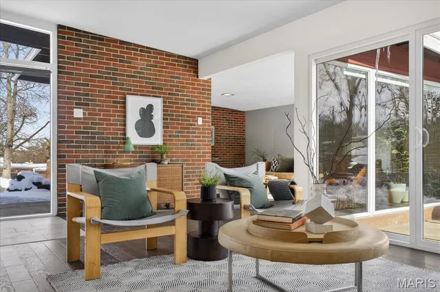 $525,000 | 2402 St Giles Road, St. Louis, MO 63122