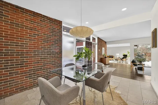 $525,000 | 2402 St Giles Road, St. Louis, MO 63122