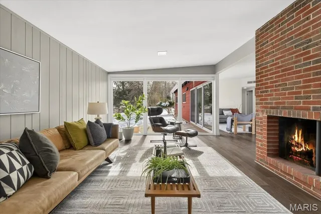 $525,000 | 2402 St Giles Road, St. Louis, MO 63122