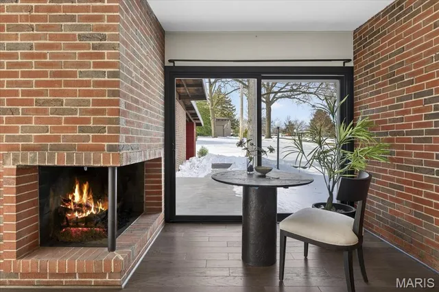 $525,000 | 2402 St Giles Road, St. Louis, MO 63122