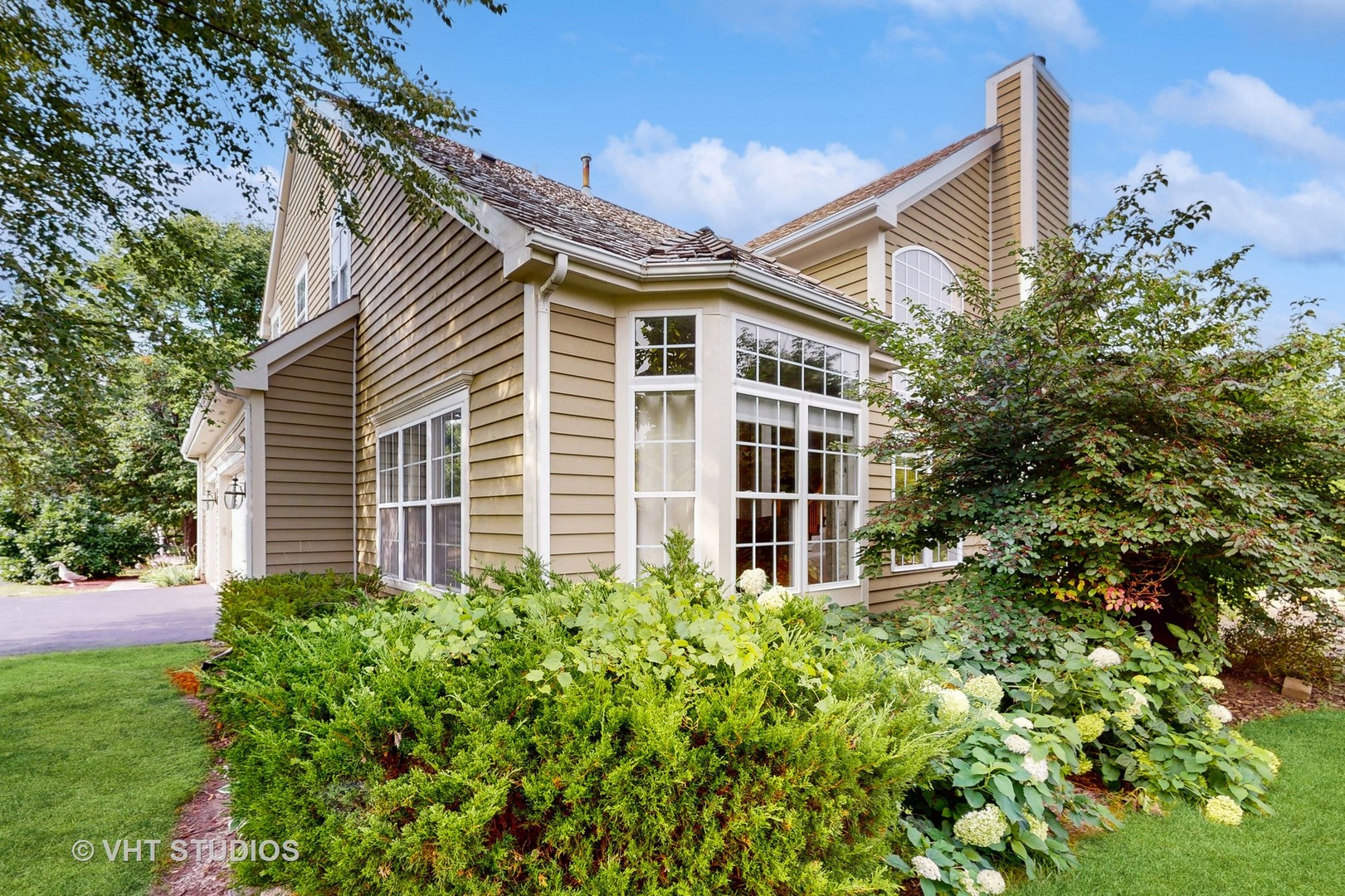 305 Saddle Lane Fox River Grove, IL 60021 - Photo 4 of 55 front view of a house with a yard