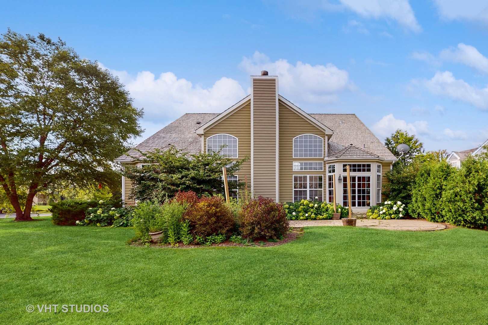 305 Saddle Lane Fox River Grove, IL 60021 - Photo 51 of 55 a front view of a house with a garden
