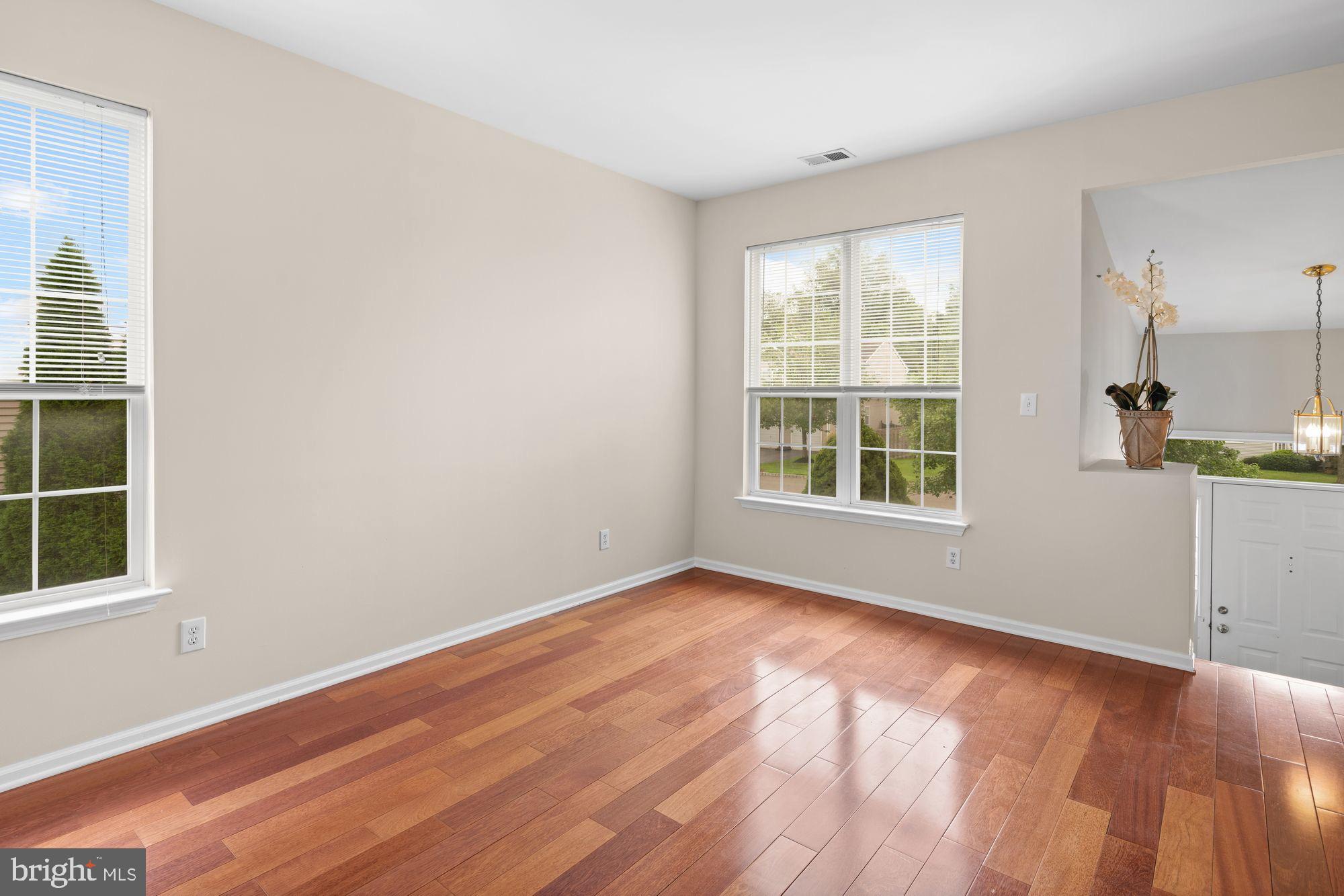 18 Coburn Road Pennington, NJ 08534 - Photo 5 of 40