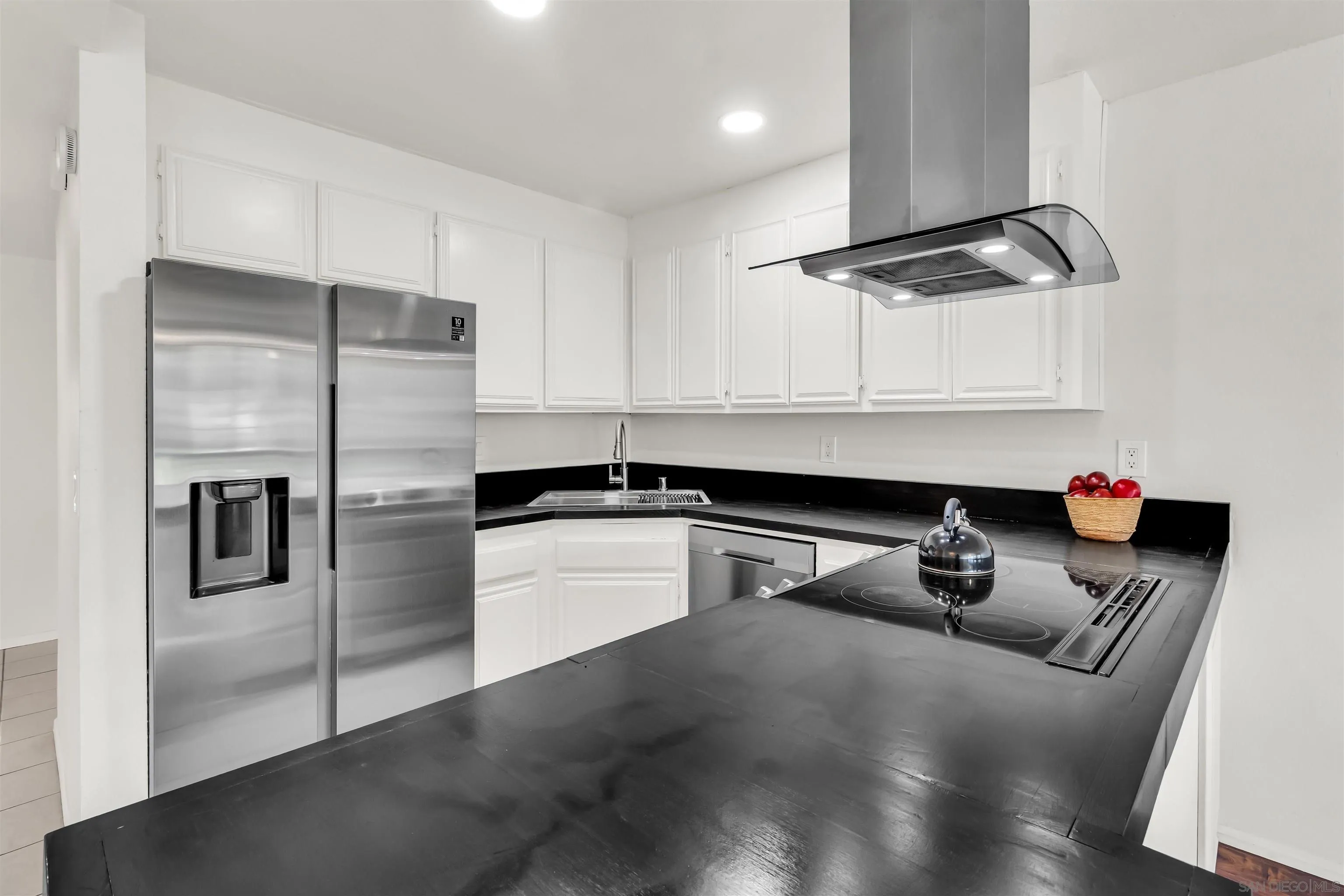 2507 Navarra Drive, Unit 202 Carlsbad, CA 92009 - Photo 13 of 38