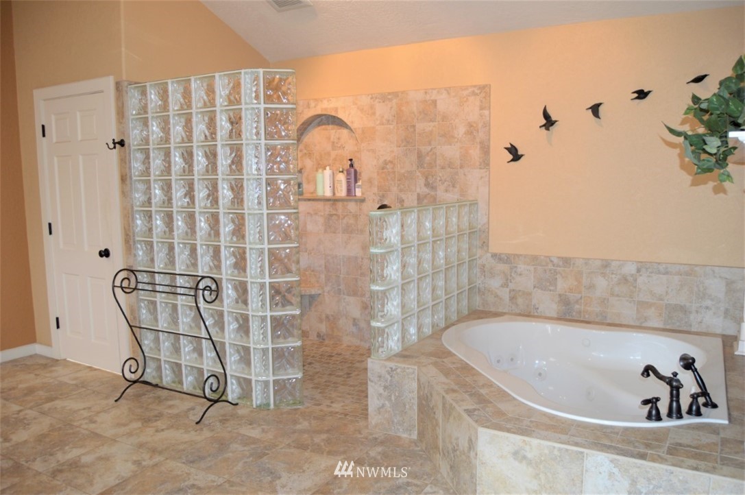 2424 Corman Road Longview, WA 98632 - Photo 14 of 40 Gallery Image 14