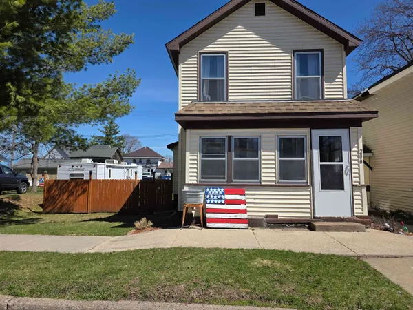 $137,000 | 206 Railroad Street, Elroy, WI 53929