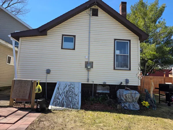 $137,000 | 206 Railroad Street, Elroy, WI 53929