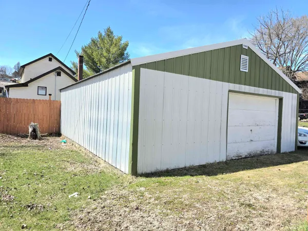 $137,000 | 206 Railroad Street, Elroy, WI 53929