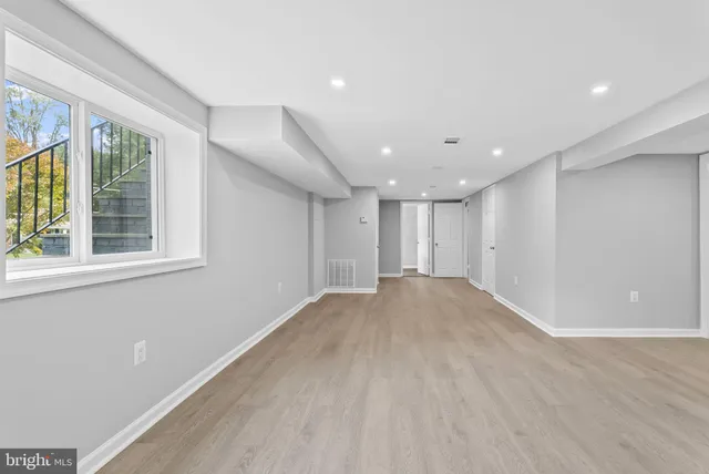 $819,900 | 5822 Brookview Drive, Alexandria, VA 22310