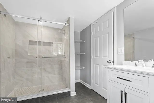 $819,900 | 5822 Brookview Drive, Alexandria, VA 22310