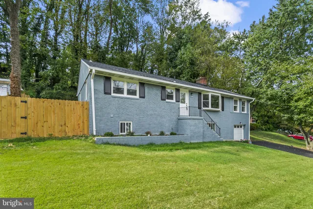 $819,900 | 5822 Brookview Drive, Alexandria, VA 22310