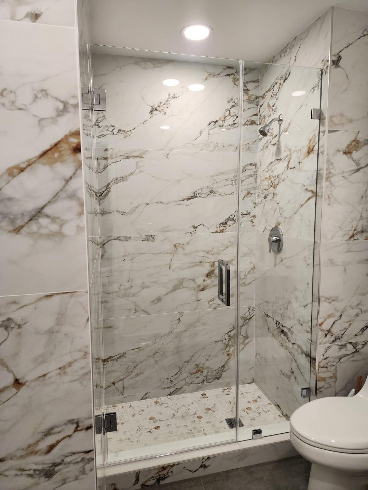 21506 Juego Circle, Unit 28H Boca Raton, FL 33433 - Photo 2 of 21 a bathroom with a shower