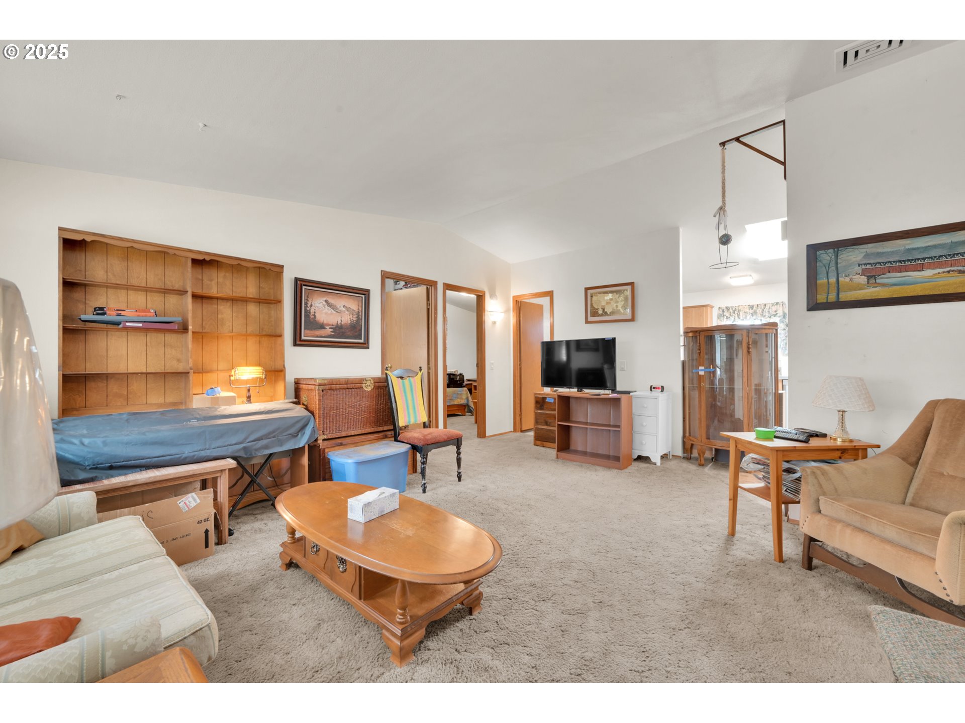 4475 Franklin Boulevard, Unit 2 Eugene, OR 97403 - Photo 10 of 22 Living Room