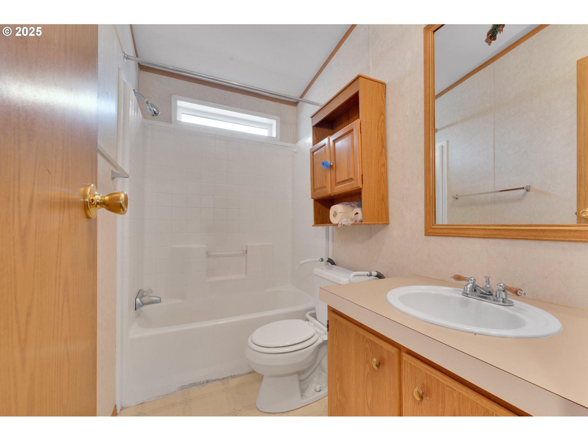 4475 Franklin Boulevard, Unit 2 Eugene, OR 97403 - Photo 17 of 22 Bathroom
