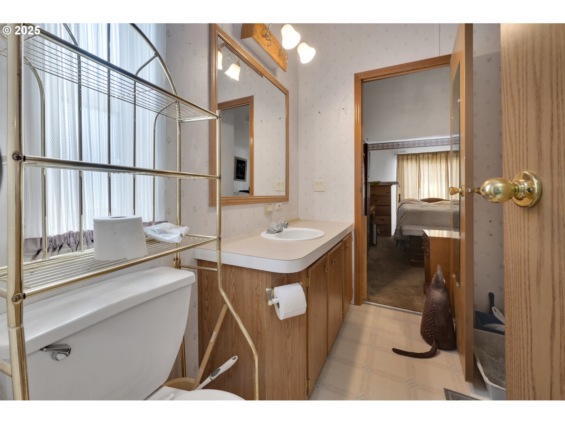 4475 Franklin Boulevard, Unit 2 Eugene, OR 97403 - Photo 18 of 22 Bathroom, Attached