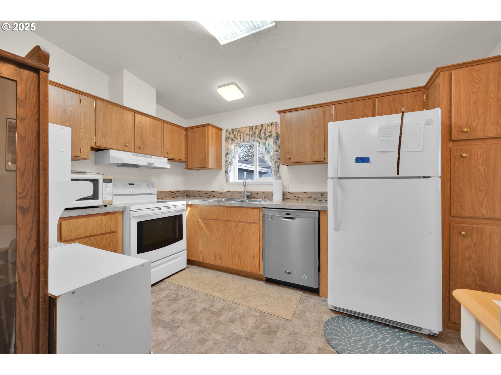 4475 Franklin Boulevard, Unit 2 Eugene, OR 97403 - Photo 5 of 22 Kitchen