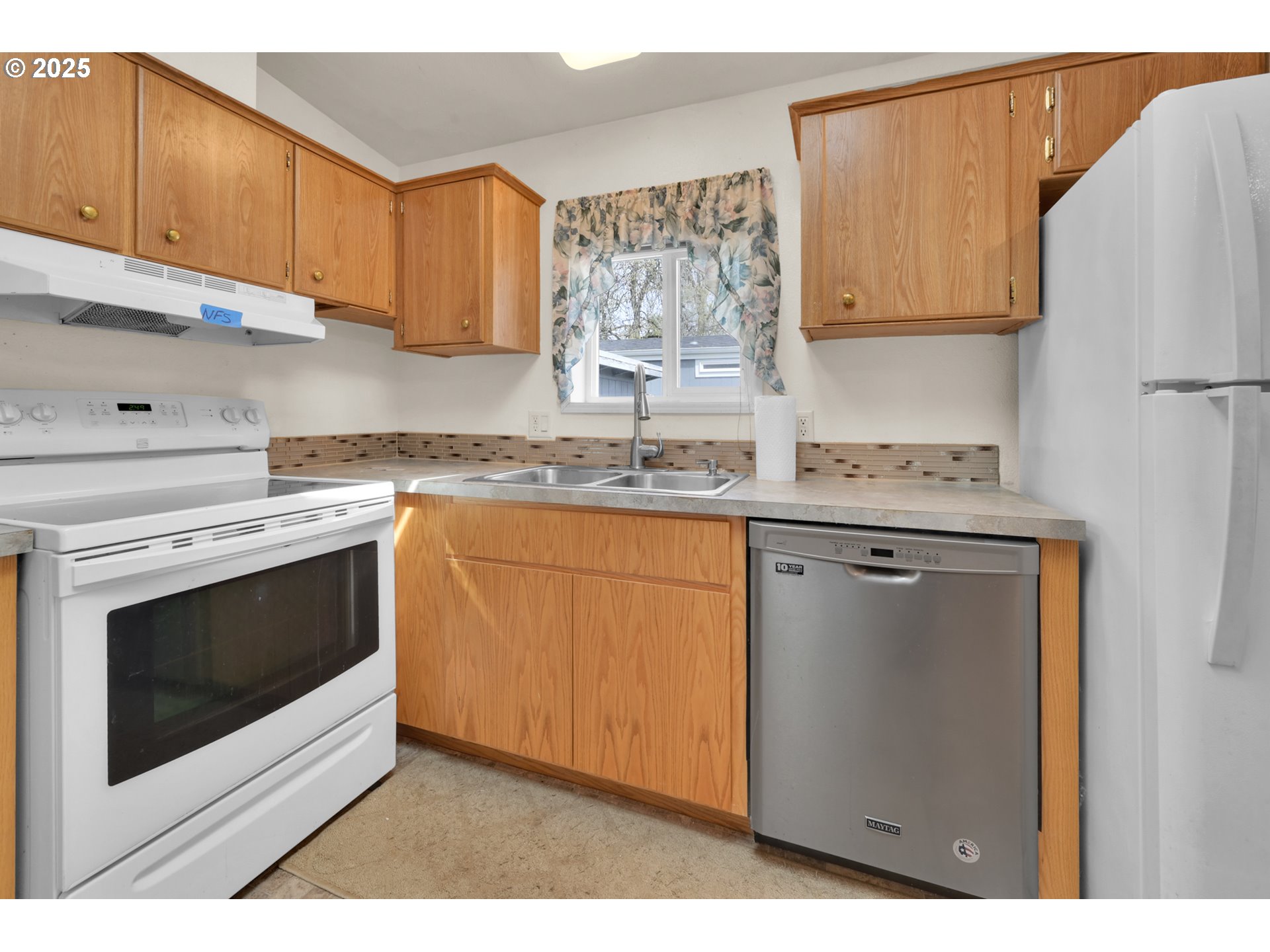 4475 Franklin Boulevard, Unit 2 Eugene, OR 97403 - Photo 6 of 22 Kitchen