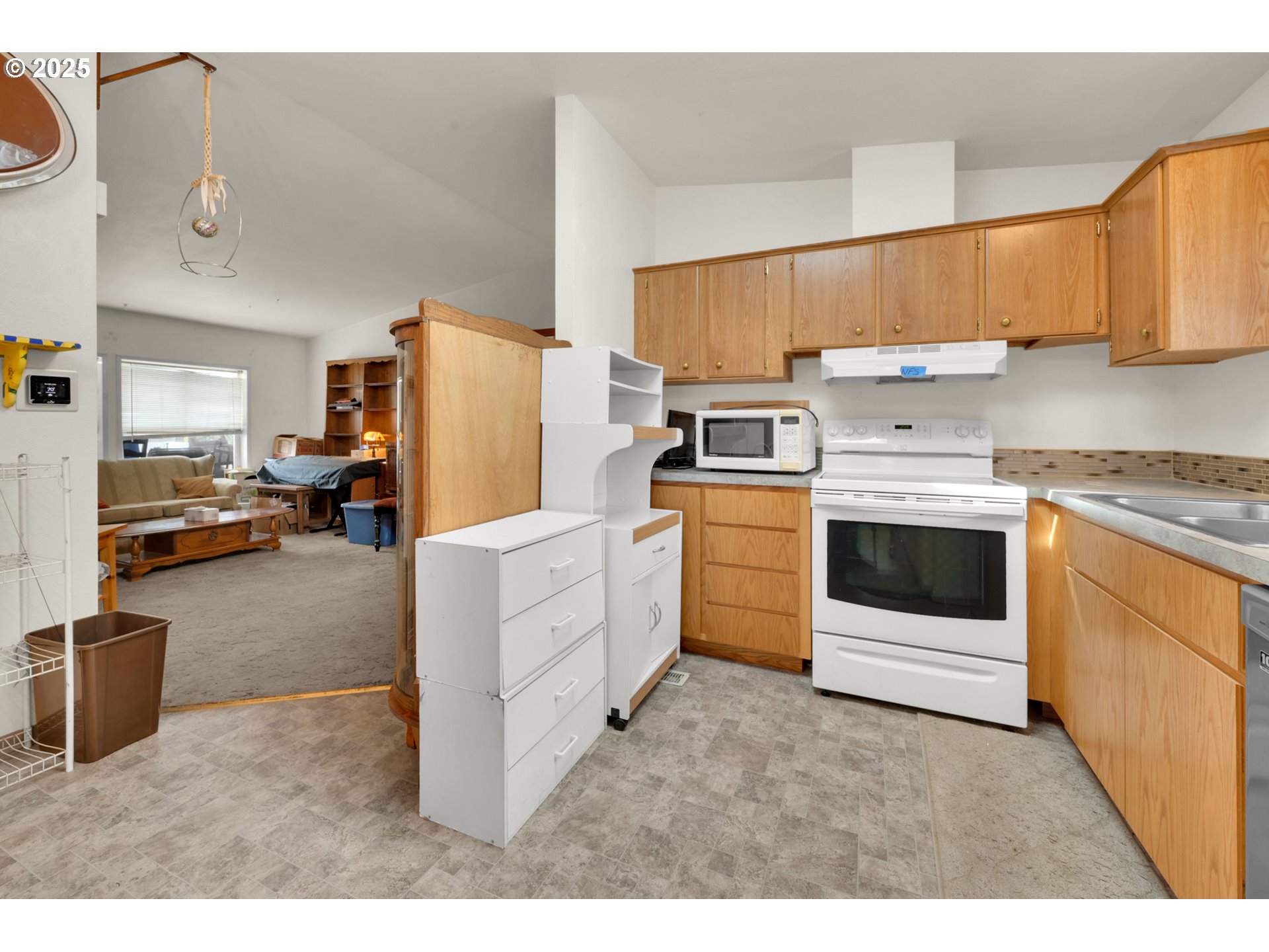 4475 Franklin Boulevard, Unit 2 Eugene, OR 97403 - Photo 7 of 22 Kitchen/Living Room
