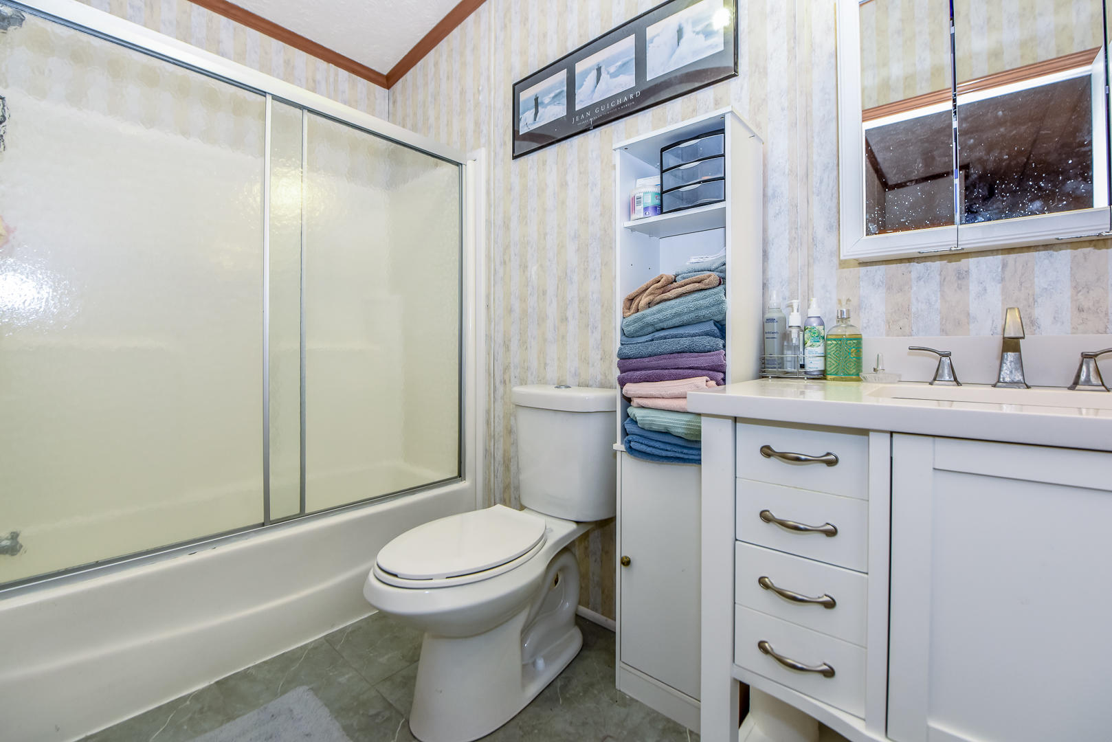 1360 Stony Point Road Knoxville, TN 37914 - Photo 19 of 23 Guest bath